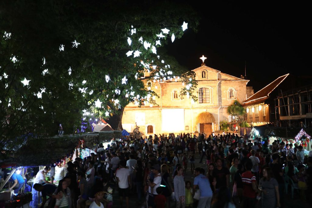 Devotees flock to attend the “Simbang Gabi” or dawn mass at the St Joseph Parish Church, Las Piñas City on Dec. 17, 2017. The dawn mass is a religious tradition held for nine consecutive mornings from December 16 to December 24 before Christmas Day.