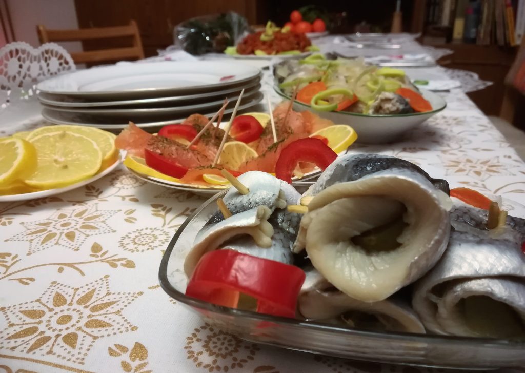 Rollmops (pickled herring rolls) are a traditional, meatless part of the Polish Christmas Eve (Wigilia) feast, served cold as an appetizer or side with other fish dishes, often with onions and gherkins, fitting perfectly into the non-meat requirement for the holiday's main meal.